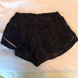 lululemon size 10 regular Hotty Hot Short shorts